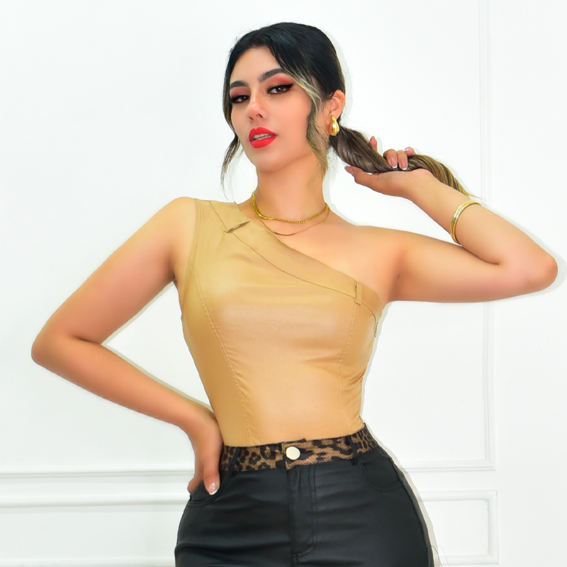 BLUSA ONE SHOULDER TRABILLAS