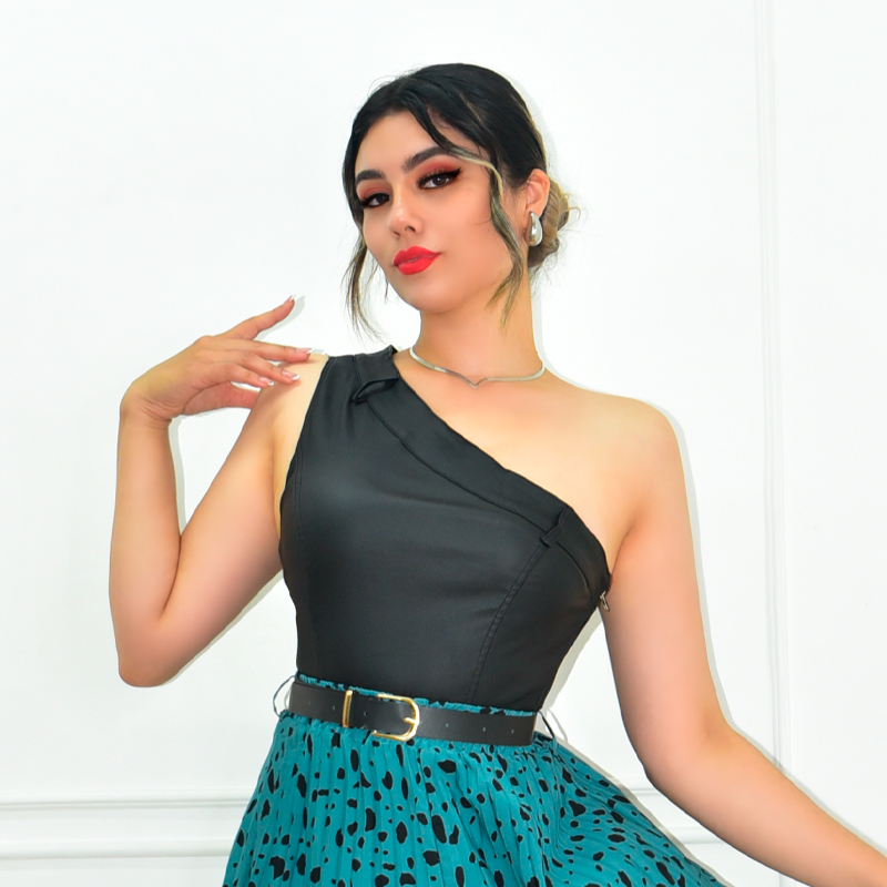 BLUSA ONE SHOULDER TRABILLAS