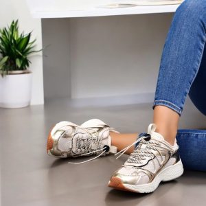 TENIS DEPORTIVO CON AJUSTADOR