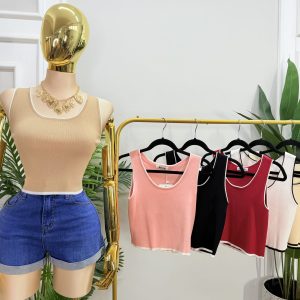 BLUSA BASICA CON RIBETES CONTRASTANTES