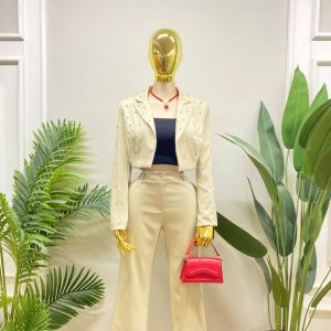 CONJUNTO DE BLAZER CON PEDRERIA