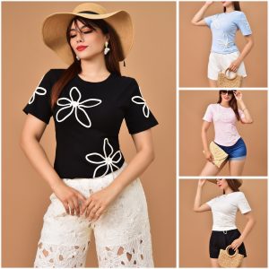 BLUSA CON APLICACIÓN DE FLOR