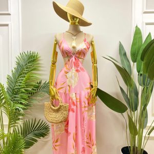 VESTIDO CON ESCOTE TRIANGULAR