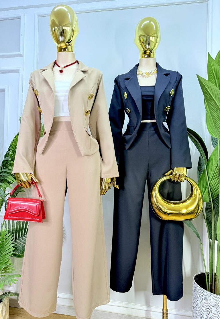 CONJUNTO DE 3 PIEZAS CON BOTONES DORADOS
