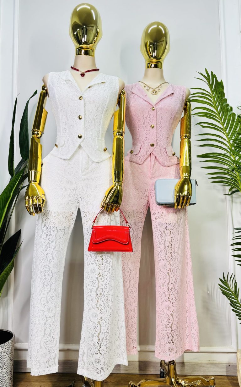CONJUNTO ELEGANTE DE ENCAJE