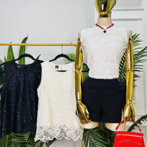 BLUSA DE ENCAJE CON DETALLES FESTONEADOS
