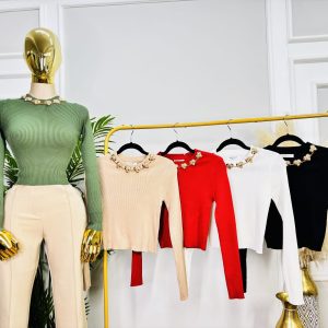 BLUSA DE PUNTO CON CORAZONES METALICOS