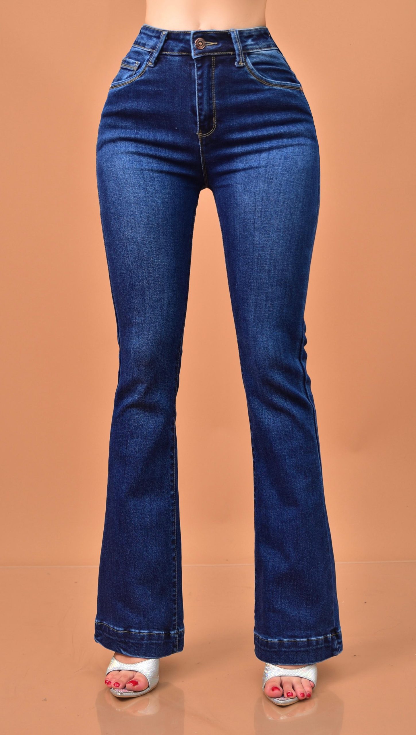 JEANS ACAMPANADO DE CINTURA ALTA