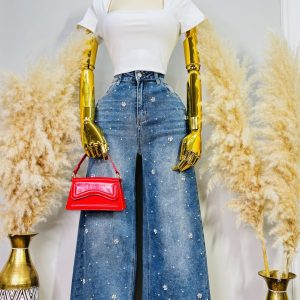 JEANS RECTO CON APLICACIONES DE PERLAS