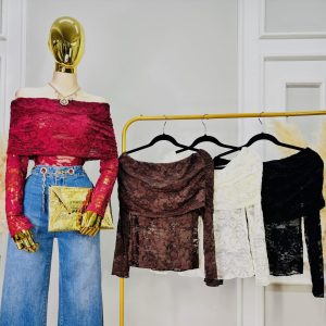 BLUSA OFF-SHOULDER DE ENCAJE