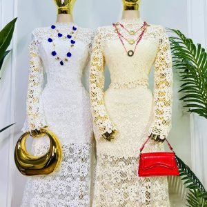 CONJUNTO ELEGANTE DE ENCAJE BORDADO
