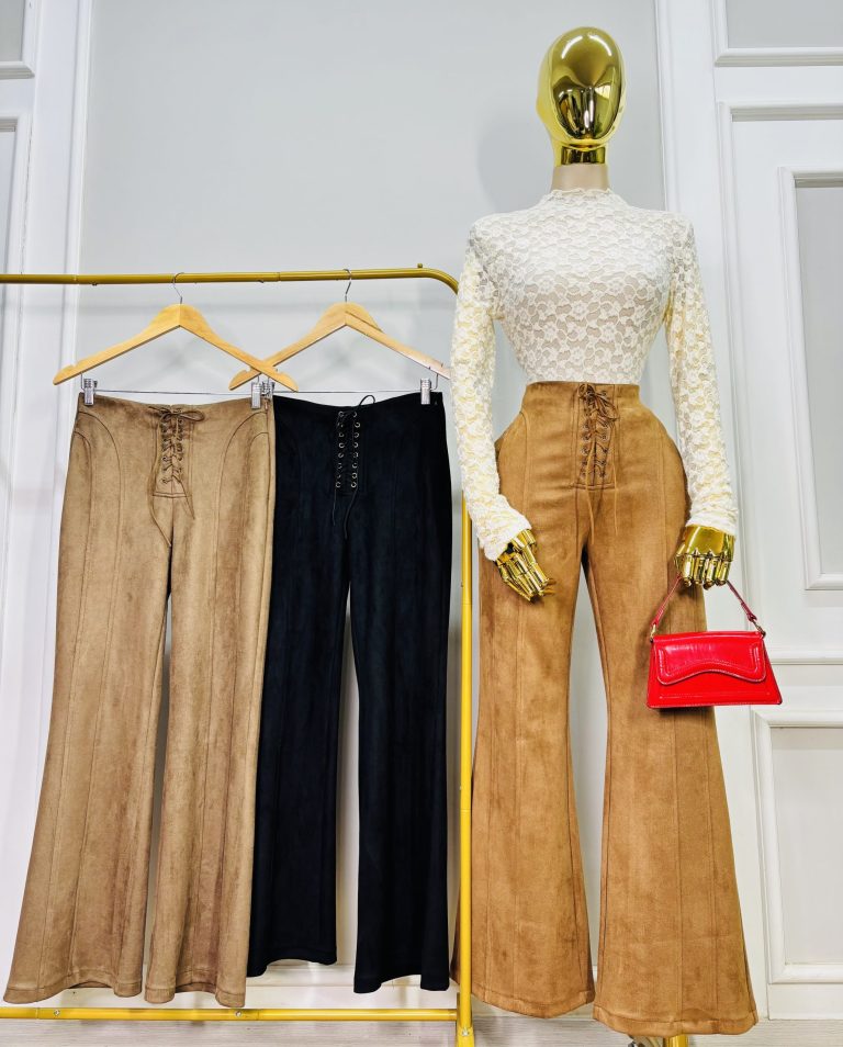 PANTALON FLARE DE GAMUZA