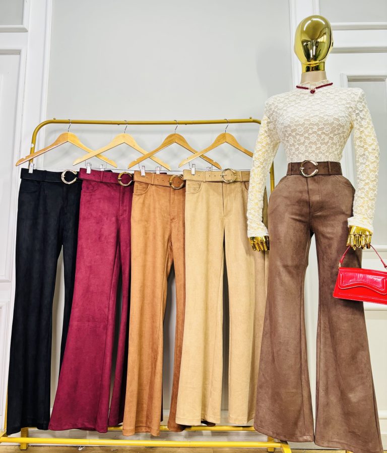 PANTALON ACAMPANADO DE GAMUZA CON CINTURON
