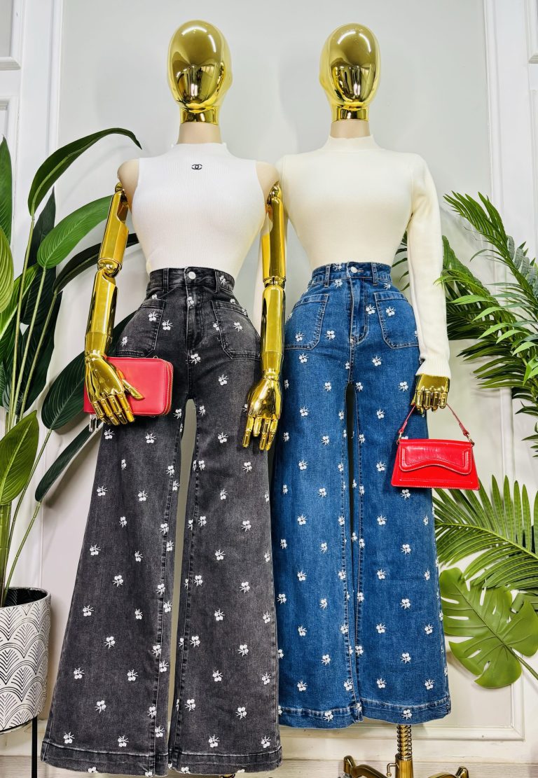 JEANS BORDADO FLORAL