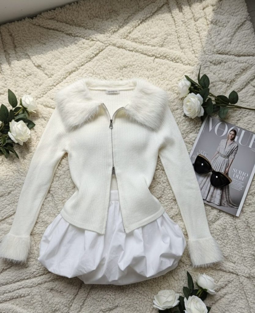 SUDADERA CON APLICACIONES DE PELUCHE