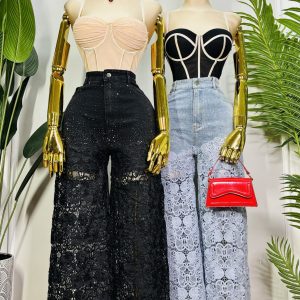 JEANS CON PEDRERÍA Y ENCAJE
