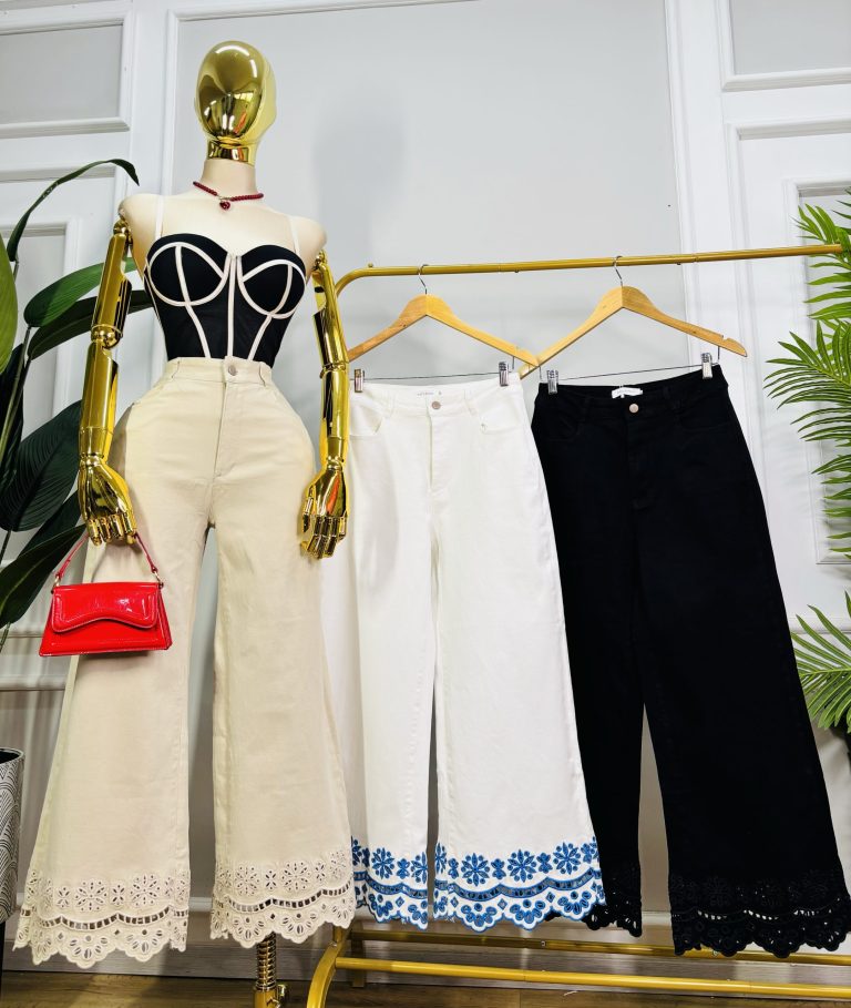 PANTALON DE MEZCLILLA ESTILO VERANIEGO
