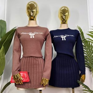 CONJUNTO TEJIDO DE SUETER Y FALDA