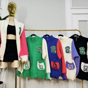 CHAMARRA DE PUNTO ESTILO PREPPY