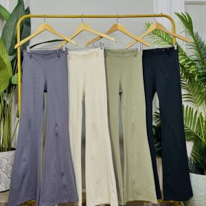 LEGGINS FLARE BOLSILLOS TRASEROS Y COSTURA FRONTAL