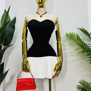 VESTIDO STRAPLESS DETALLE PLISADO