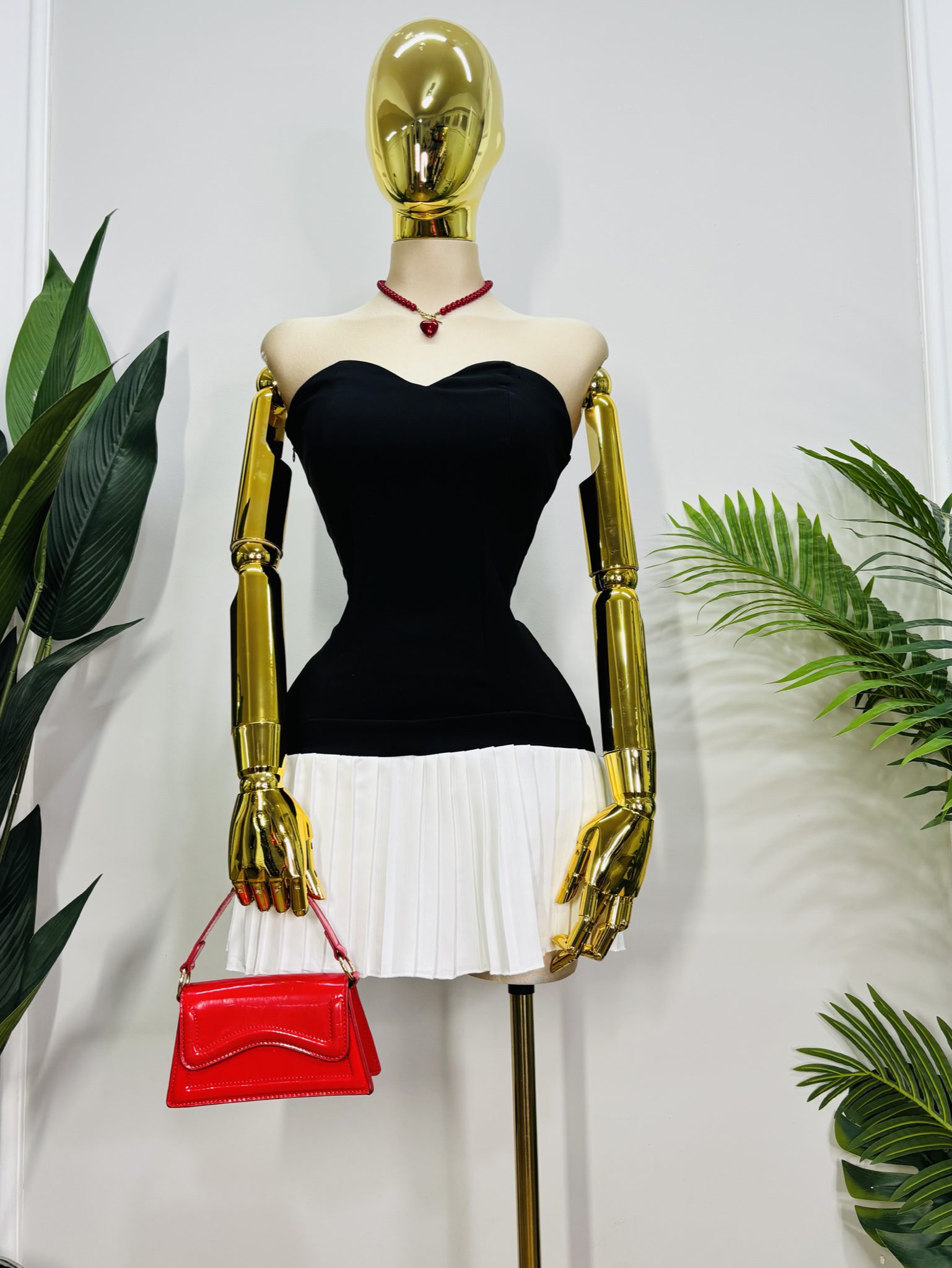 VESTIDO STRAPLESS DETALLE PLISADO