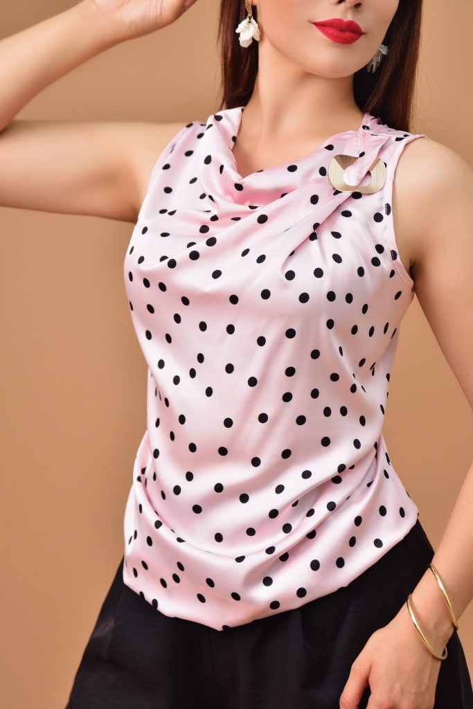 BLUSA SATIN CON LUNARES