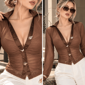 BLUSA SEMITRASPARENTE CON BOTONES DORADOS